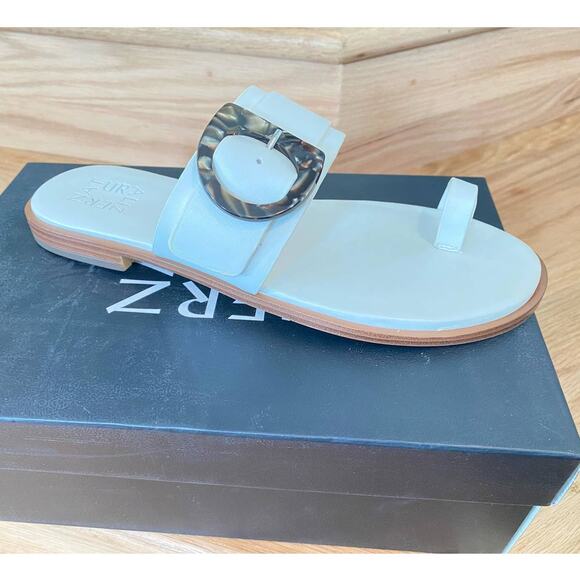 NWT/B Naturalizer Finola White Leather Sandals 8 us Buckle Detail/Summer Shoes - Picture 2 of 13